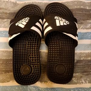 Sz 5 grade school Adidas slides
